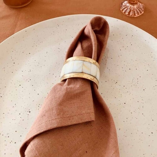 Picture of PEARL GOLD LID NAPKING RING                                 